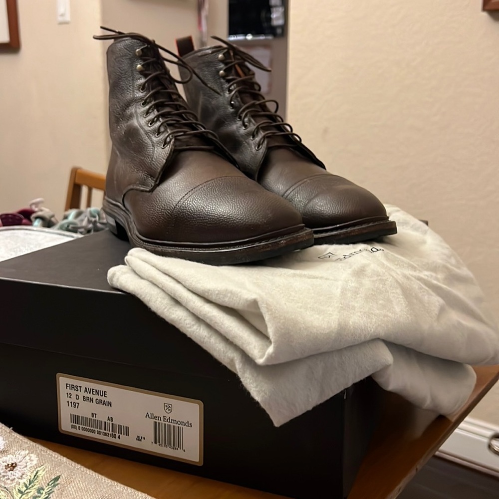 Allen Edmonds Mens Boots - Size 12 D